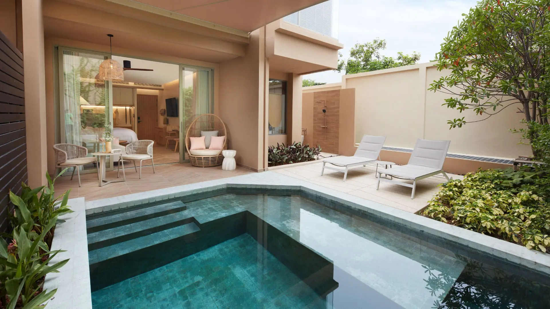 hometwithpool1