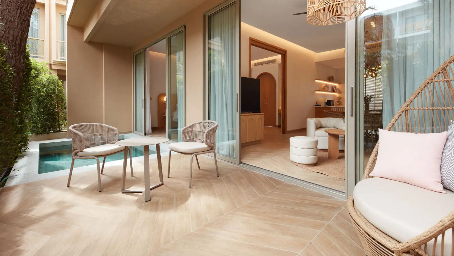 spaciouslivingindoorsoutdoors